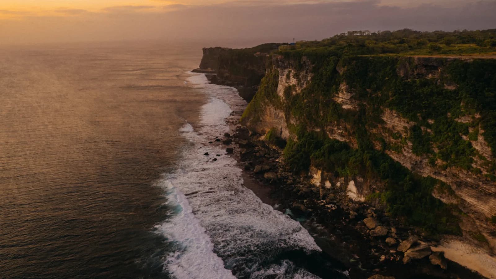 Uluwatu Beach: wat dit stuk Balinese kust zo bijzonder maakt